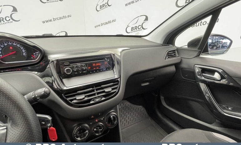 Peugeot 208 PureTech 1.2 VTi 2012 full