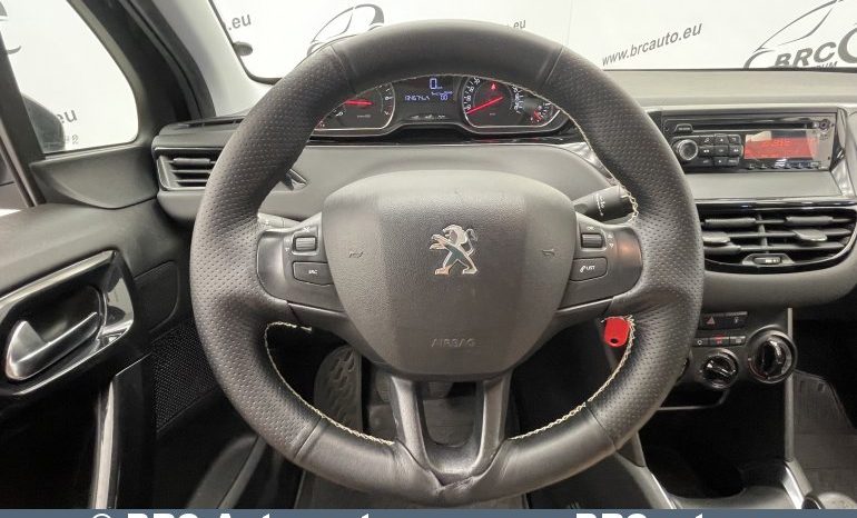 Peugeot 208 PureTech 1.2 VTi 2012 full