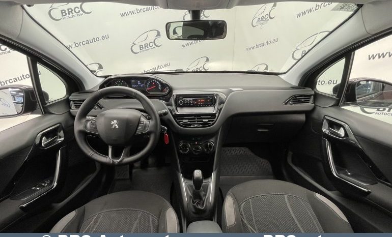 Peugeot 208 PureTech 1.2 VTi 2012 full