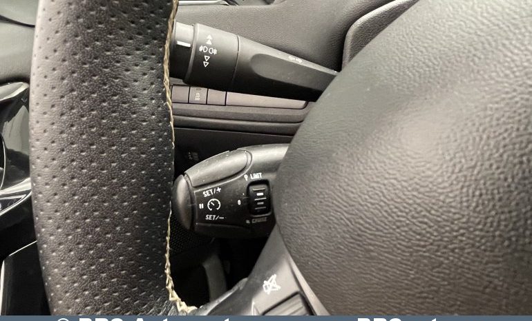 Peugeot 208 PureTech 1.2 VTi 2012 full
