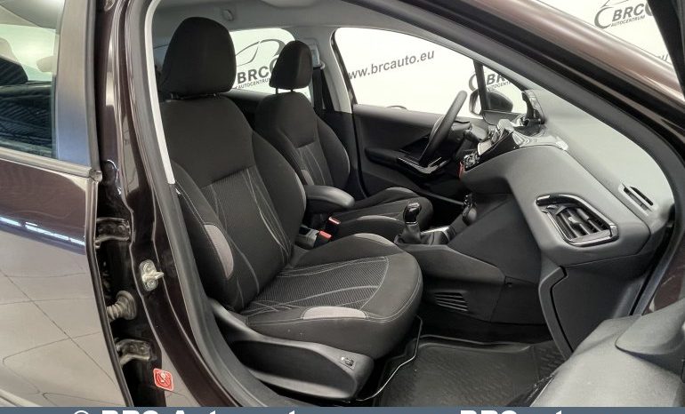 Peugeot 208 PureTech 1.2 VTi 2012 full