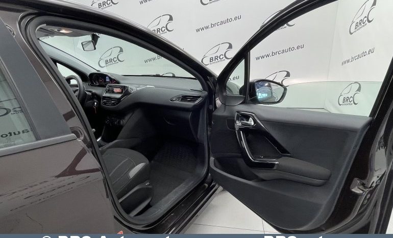 Peugeot 208 PureTech 1.2 VTi 2012 full