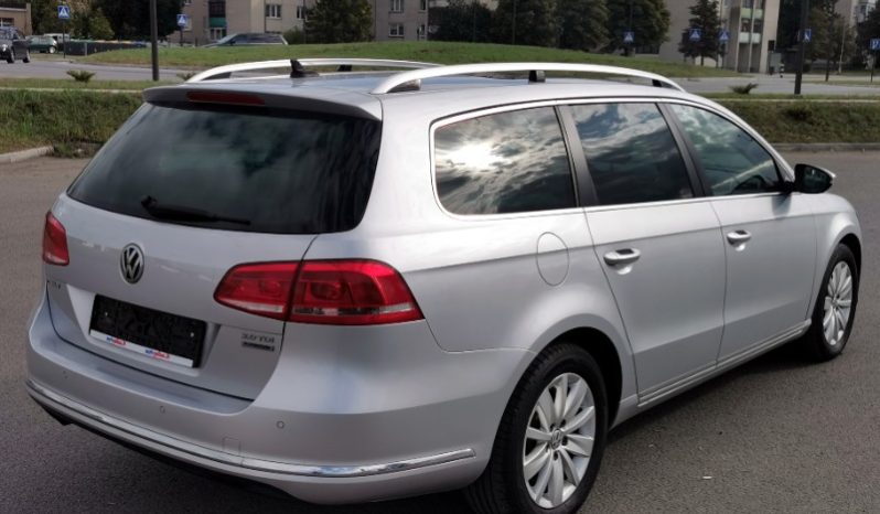 Volkswagen Passat full
