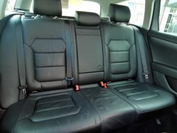 Volkswagen Passat full