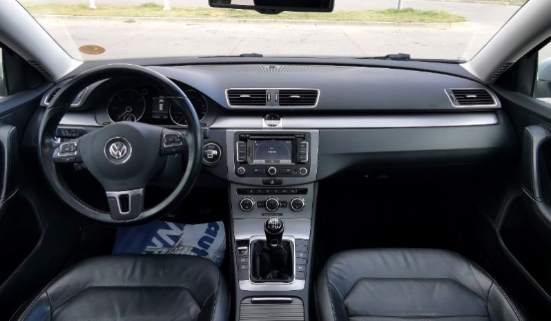 Volkswagen Passat full