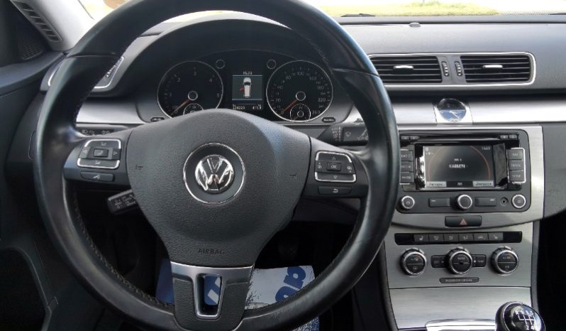 Volkswagen Passat full