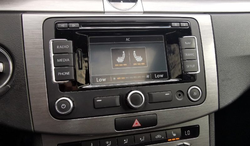 Volkswagen Passat full