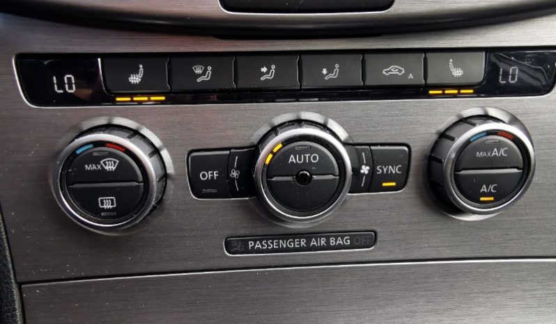 Volkswagen Passat full