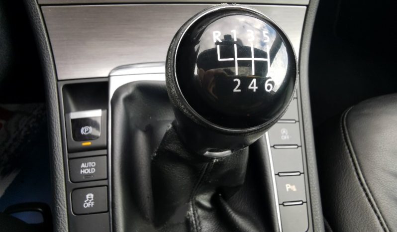 Volkswagen Passat full