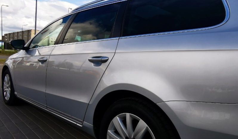 Volkswagen Passat full