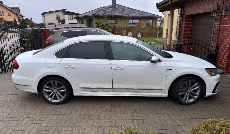 Volkswagen Passat 2015 full
