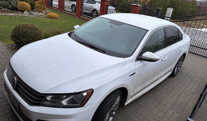 Volkswagen Passat 2015 full