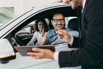 Pora renkasi automobilį (Shutterstock nuotr.)