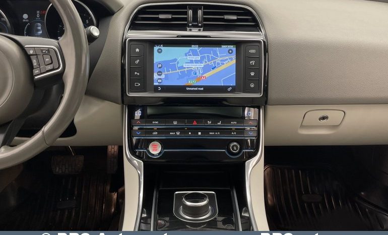 Jaguar XE 2.0i Prestige Automatas 2017 full