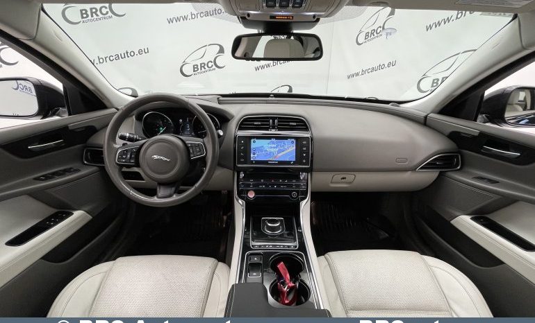 Jaguar XE 2.0i Prestige Automatas 2017 full