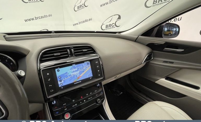 Jaguar XE 2.0i Prestige Automatas 2017 full