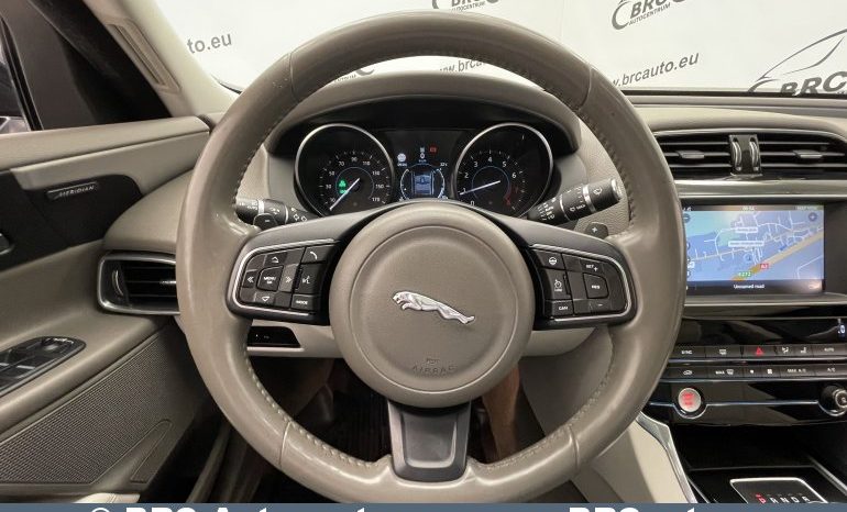 Jaguar XE 2.0i Prestige Automatas 2017 full