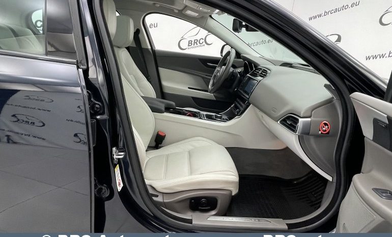 Jaguar XE 2.0i Prestige Automatas 2017 full