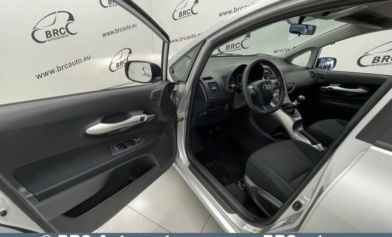 Toyota Auris 1.6 VVT-i Linea Sol Advanced 2012 full