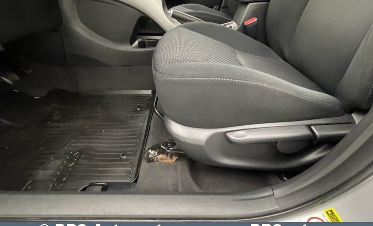 Toyota Auris 1.6 VVT-i Linea Sol Advanced 2012 full