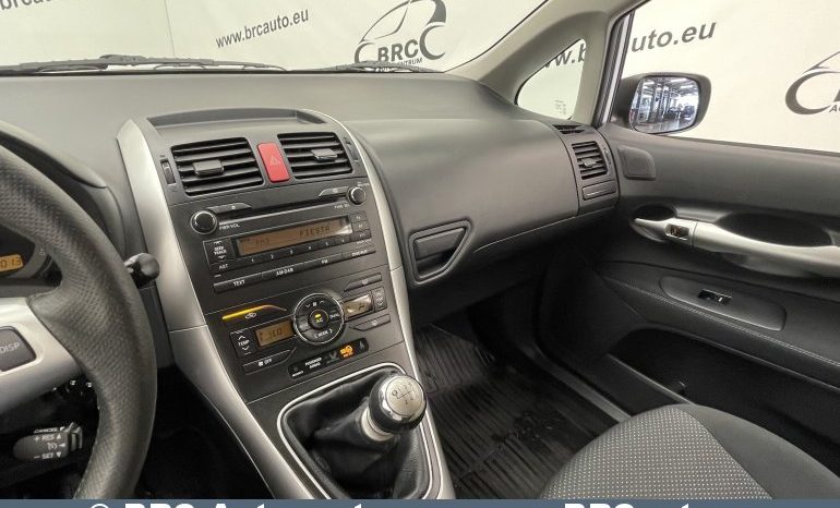 Toyota Auris 1.6 VVT-i Linea Sol Advanced 2012 full
