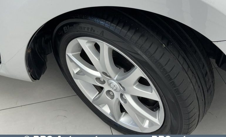 Toyota Auris 1.6 VVT-i Linea Sol Advanced 2012 full