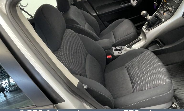 Toyota Auris 1.6 VVT-i Linea Sol Advanced 2012 full