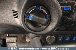 Toyota Hilux Double Cab 2.4 D-4D Anniversary Edition 4WD AT 2019 full