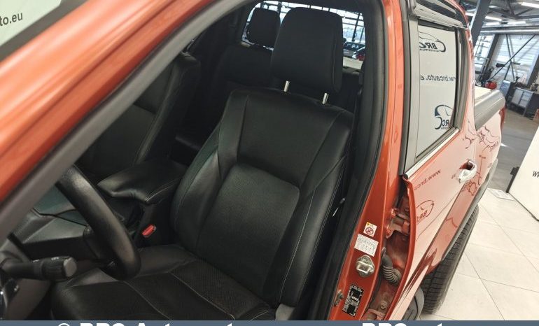 Toyota Hilux Double Cab 2.4 D-4D Anniversary Edition 4WD AT 2019 full