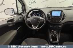 Ford Tourneo Courier 1.5 TDCi 2020 full