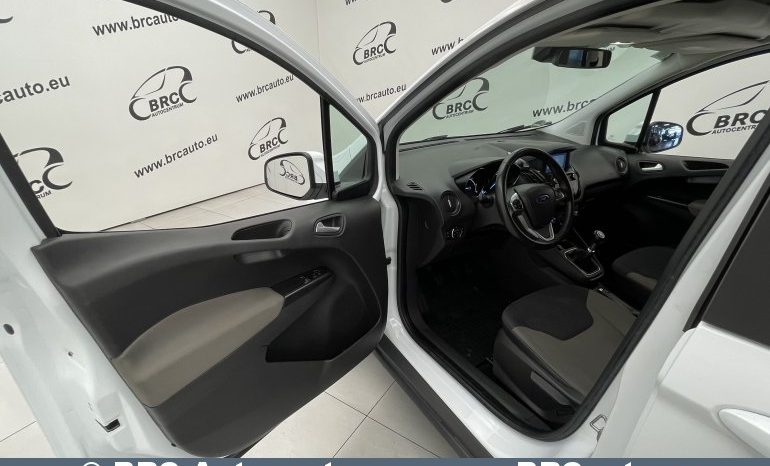 Ford Tourneo Courier 1.5 TDCi 2020 full
