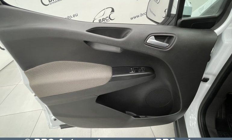 Ford Tourneo Courier 1.5 TDCi 2020 full