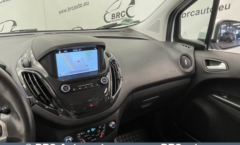Ford Tourneo Courier 1.5 TDCi 2020 full