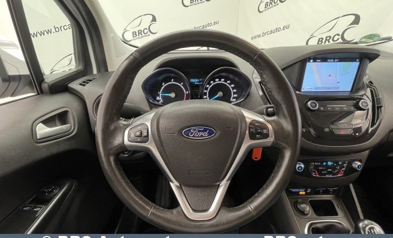 Ford Tourneo Courier 1.5 TDCi 2020 full