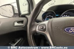 Ford Tourneo Courier 1.5 TDCi 2020 full