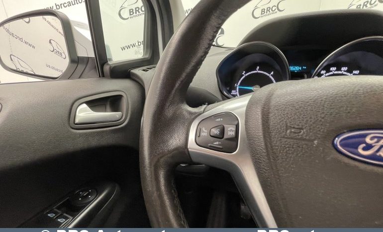 Ford Tourneo Courier 1.5 TDCi 2020 full