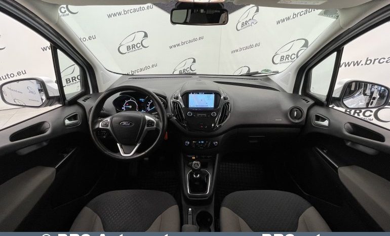 Ford Tourneo Courier 1.5 TDCi 2020 full