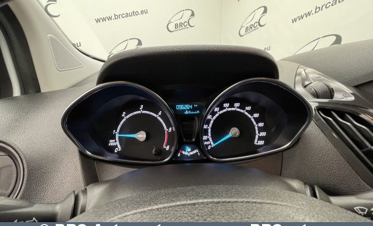 Ford Tourneo Courier 1.5 TDCi 2020 full