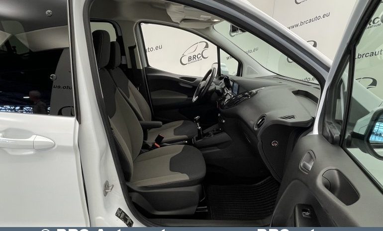 Ford Tourneo Courier 1.5 TDCi 2020 full