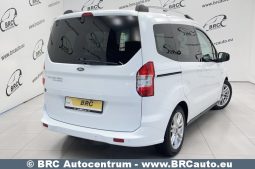 Ford Tourneo Courier 1.5 TDCi 2020 full