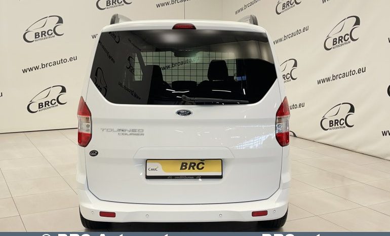 Ford Tourneo Courier 1.5 TDCi 2020 full