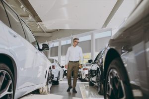 Automobilių salonas (Shutterstock nuotr.)