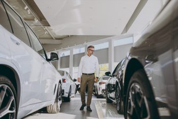 Automobilių salonas (Shutterstock nuotr.)