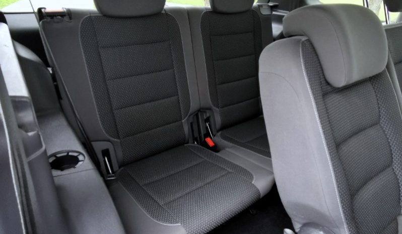 Volkswagen Touran 2012 full