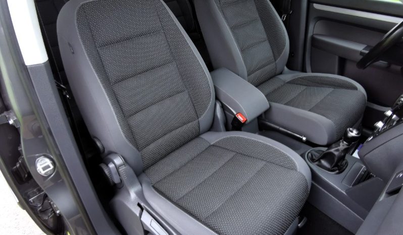 Volkswagen Touran 2012 full