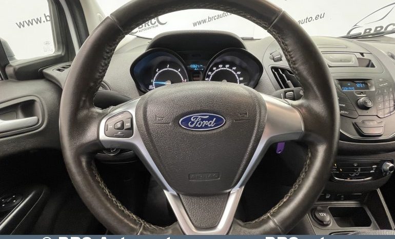 Ford Transit Courier 1.5 TDCi 2021 full
