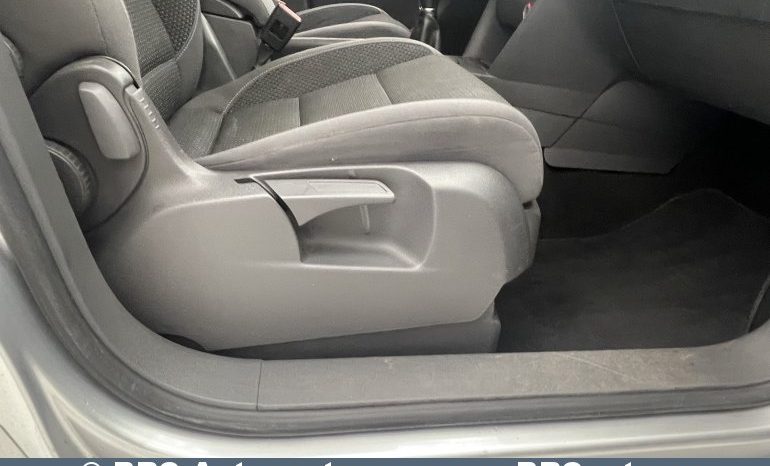 Volkswagen Touran 2.0TDI 2012 full