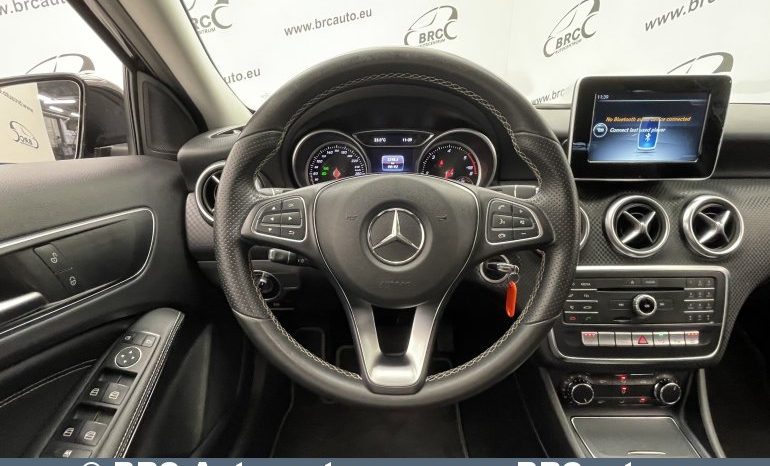 Mercedes-Benz A 180 d Automatas 2017 full