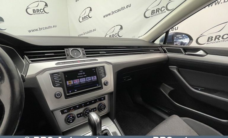 Volkswagen Passat 1.8TSI DSG Variant 2017 full