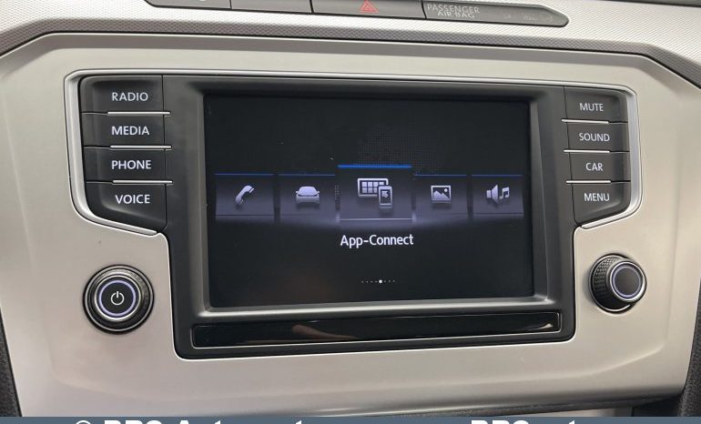 Volkswagen Passat 1.8TSI DSG Variant 2017 full